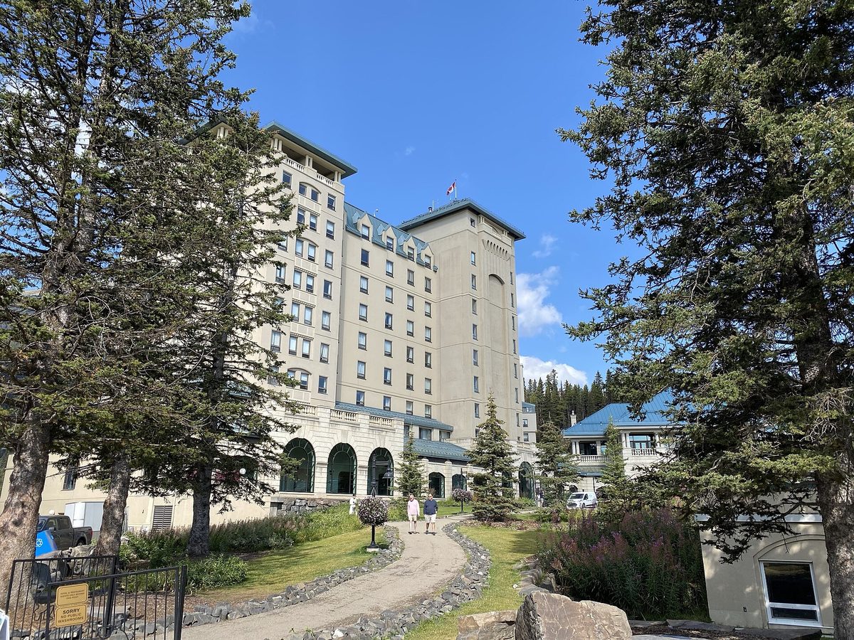 Fairmont Chateau Lake Louise exterior