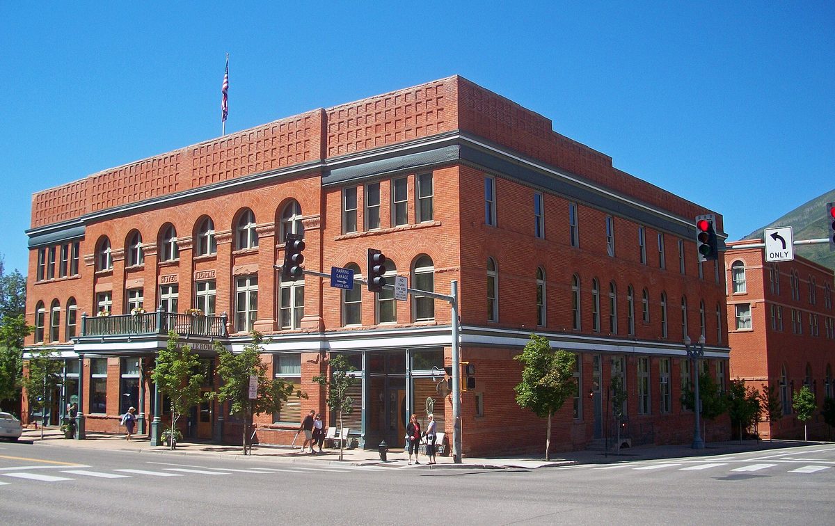 Hotel Jerome, Auberge Collection exterior